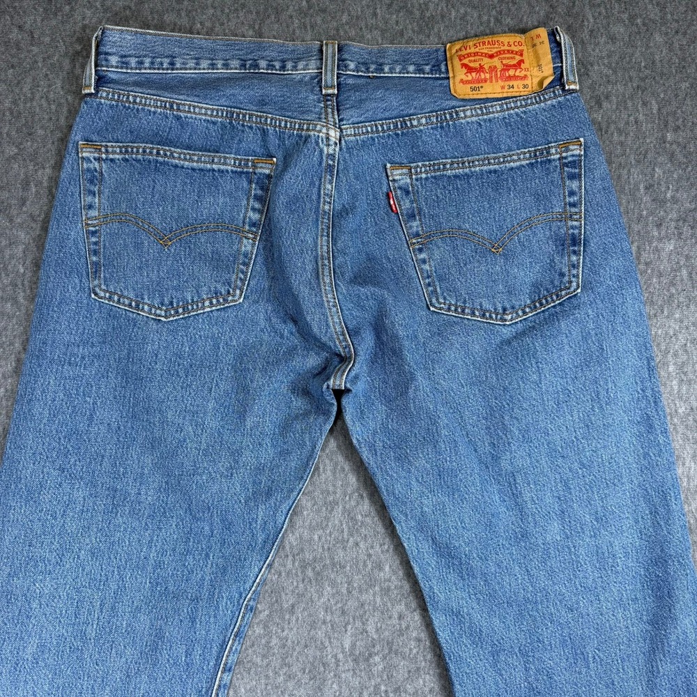 Levis 501 Jeans Men 34x30 Blue Original Fit Straight Leg Button Fly Medium Wash - Picture 6 of 11